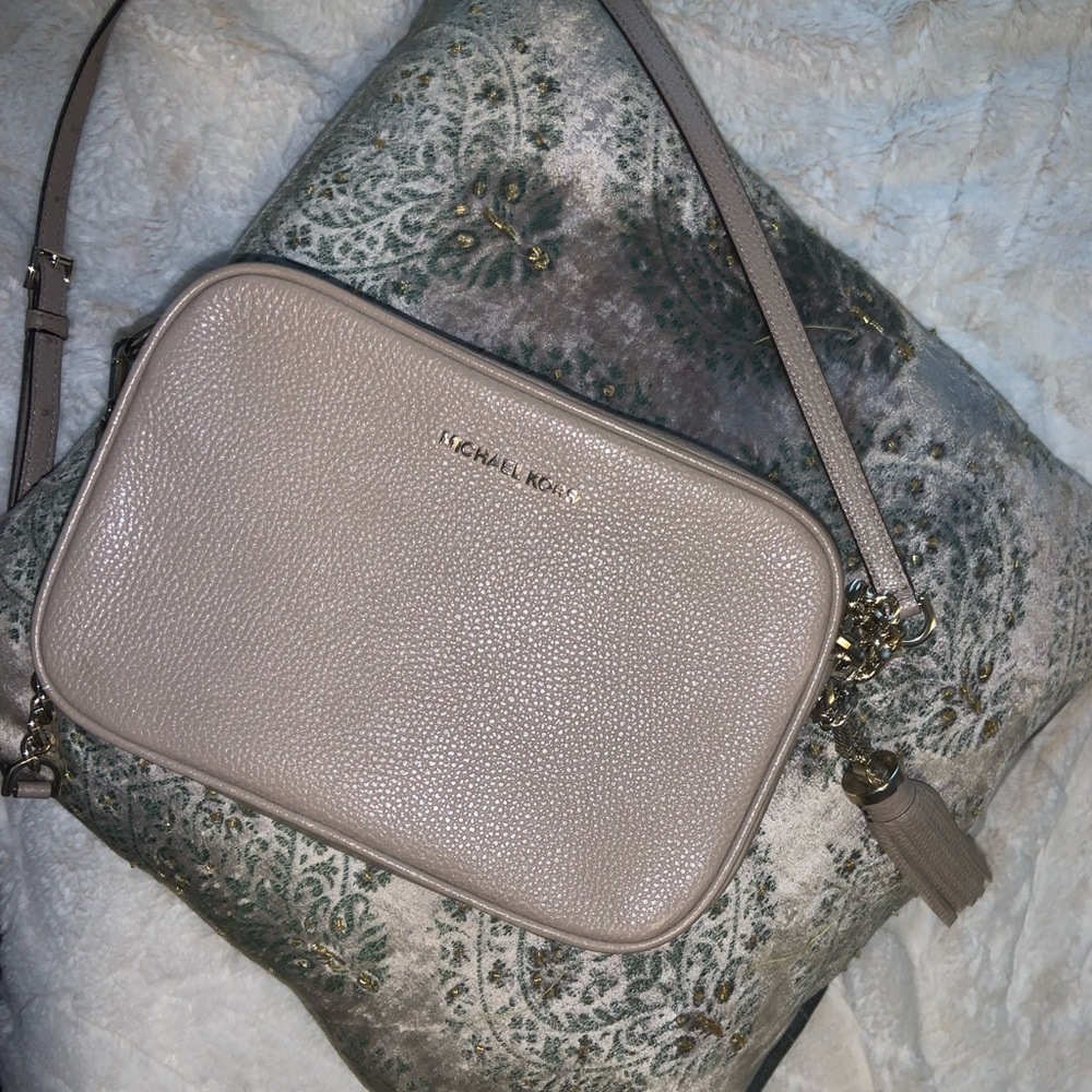 Michael kors tan crossbody
